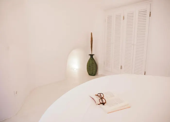 Nykteri By A Terre Cave Oia