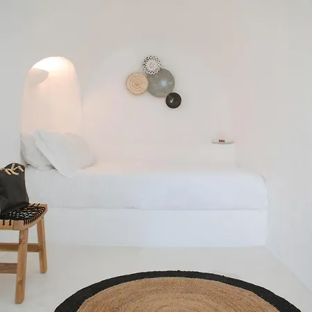 Nykteri By A Terre Cave 伊亚