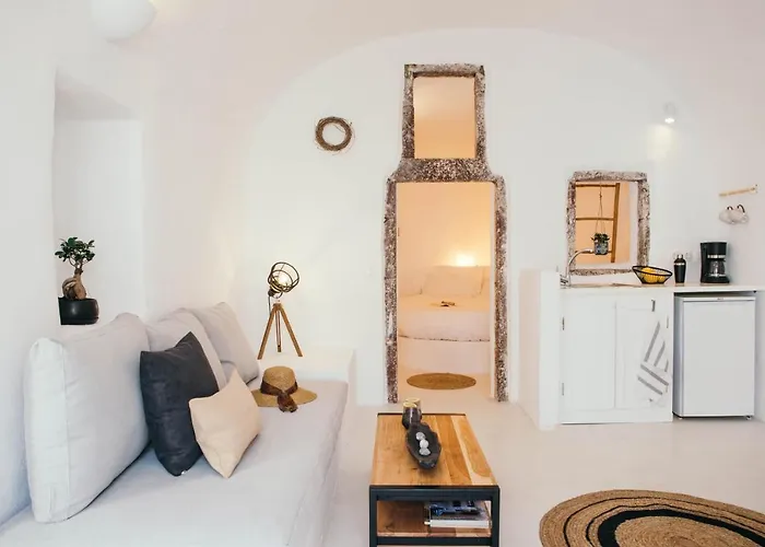 Nykteri By A Terre Cave *