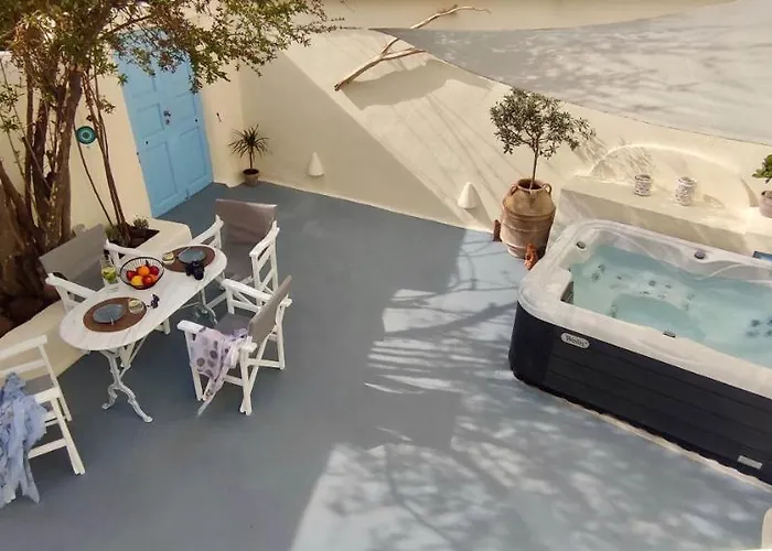 Nykteri By A Terre Cave